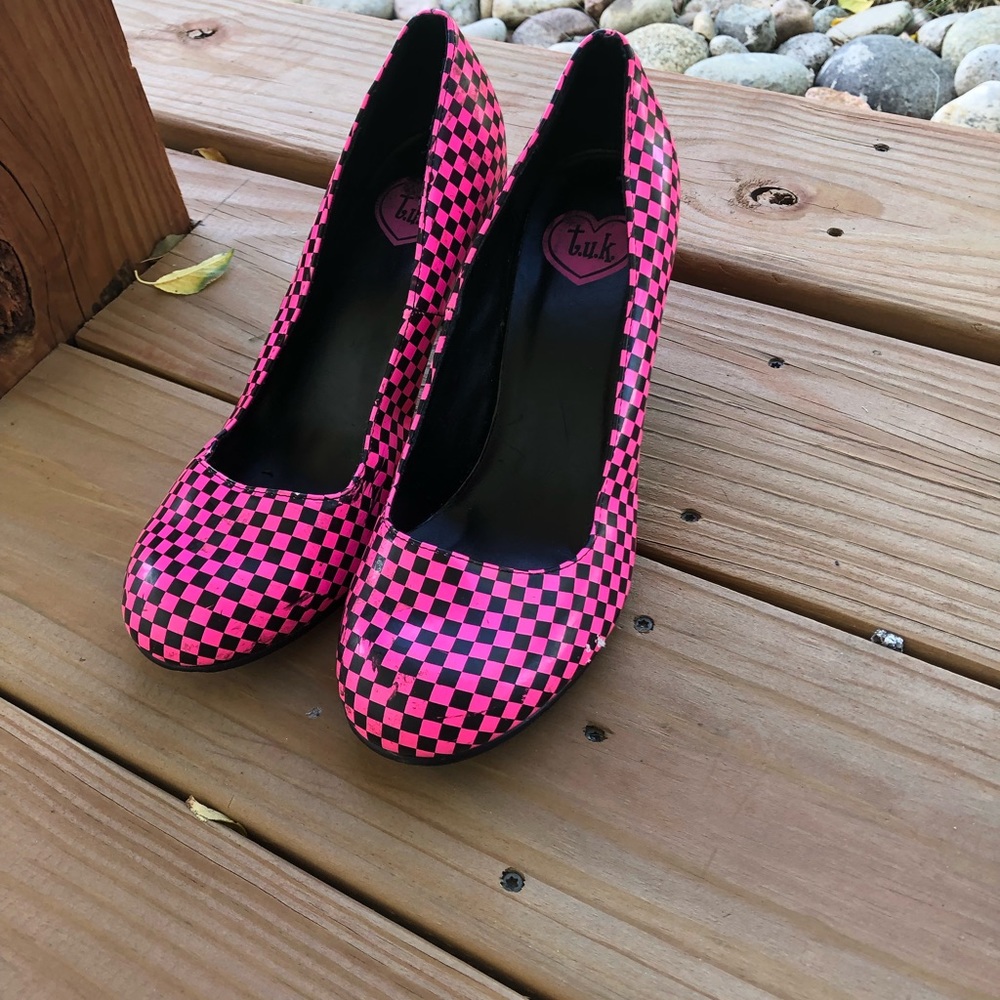 Neon pink checkered TUK heels size 6